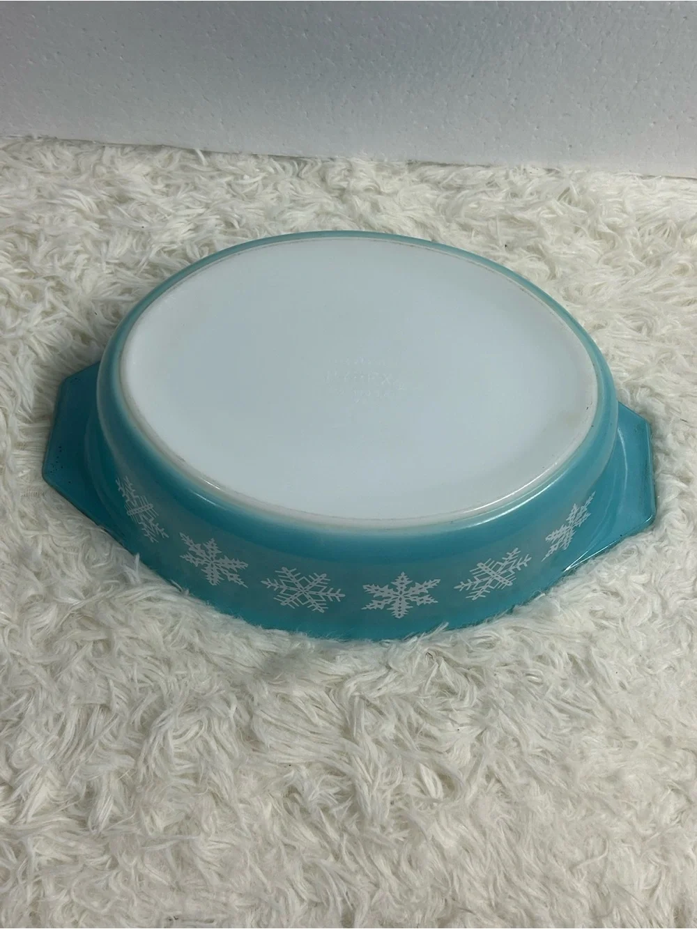 Pyrex Turquoise Snowflake Round Baking Dish